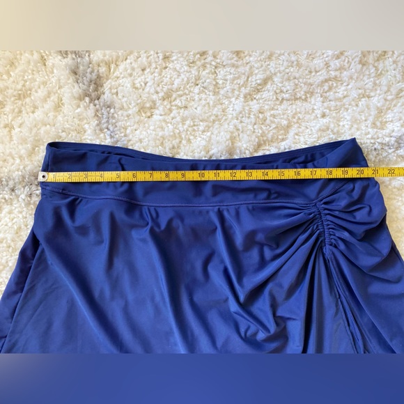 Plus size Navy blue 3x swim bottoms with skirt NWT. - Picture 4 of 5